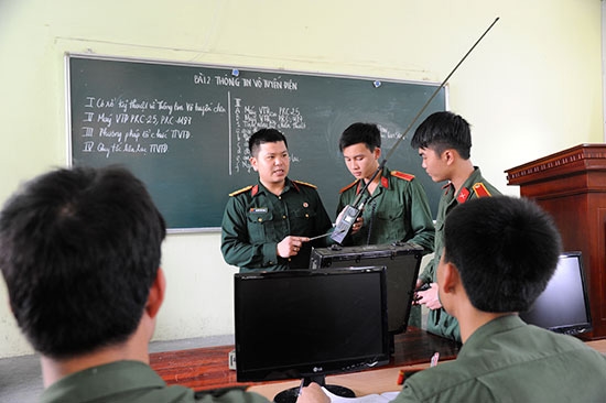 …Đến những giờ học kỹ thuật vô tuyến điện