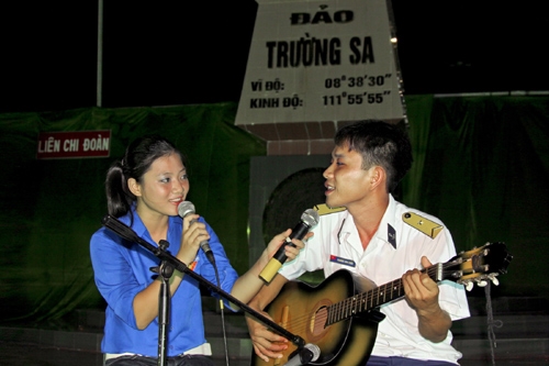 Hát dưới cột mốc chủ quyền