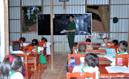 Lớp học tình thương trên đảo Hòn Chuối.