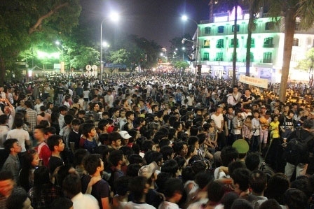 Biển người đổ về xem