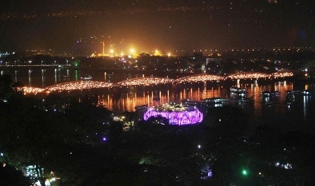 Toàn cảnh cầu Trường Tiền nhìn từ khách sạn Mường Thanh