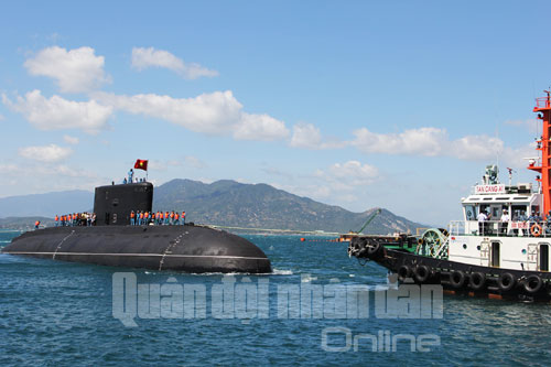 Tàu ngầm Kilo 184 Hải Phòng cập cảng Cam Ranh
