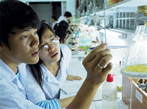 NUÔI DƯỠNG ĐAM MÊ KHOA HỌC