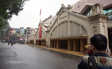 Chợ Đồng Xuân vắng vẻ.