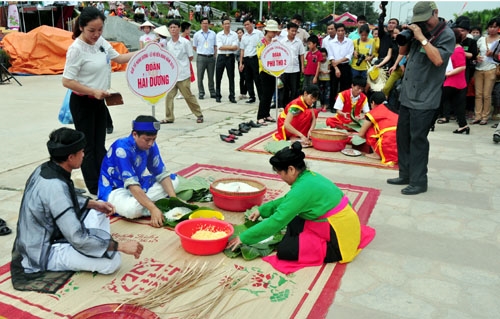 Sau tín hiệu khai cuộc, các nghệ nhân nhanh chóng vào cuộc.