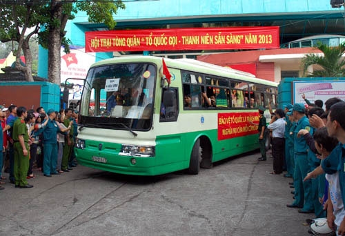 Tạm biệt thành phố, “Tổ quốc gọi-Thanh niên sẵn sàng”.