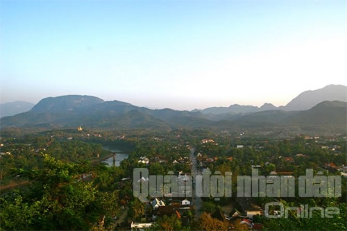 Luông Pha Băng nhìn từ trên cao.