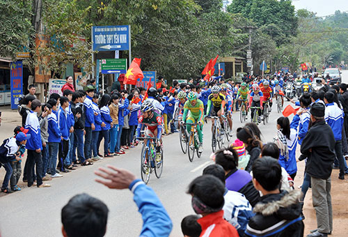 Rợp cờ hoa trên Thủ đô kháng chiến