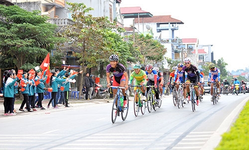 “Gắng lên các anh ơi!”.