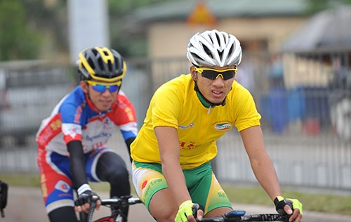 Vận động viên Nguyễn Thành Tâm, đội An Giang-Hạt Ngọc Trời luôn bị vận động viên Lê Ngọc Sơn, đội DOMESCO Đồng Tháp 1 đeo bám để cạnh tranh danh hiệu áo vàng. Hiện vận động viên Lê Ngọc Sơn đang xếp thứ 2 trên bảng tổng sắp và kém vài chục giây.