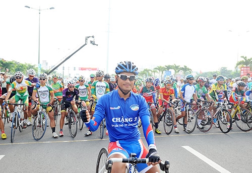 Các vận động viên háo hức bước vào tranh tài ở chặng thi đấu thứ 3.