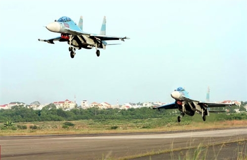 Biên đội máy bay Su30-MK2 cất cánh thực hiện nhiệm vụ.