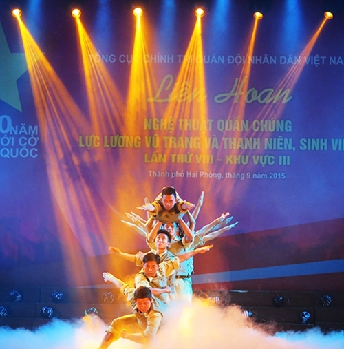 Những tiết mục múa, múa phụ họa được dàn dựng công phu gây sự chú ý đặc biệt cho khán giả.