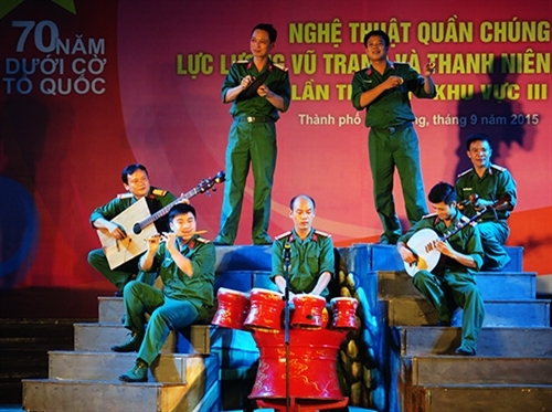Biểu diễn nhạc cụ đặc sắc.