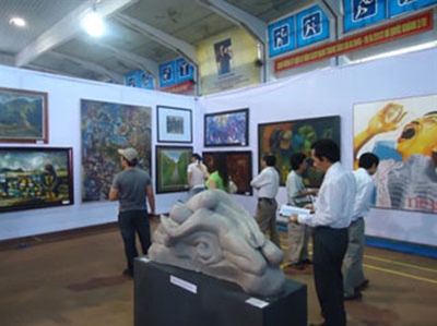 TRIỂN LÃM-ĐỪNG PHÔ TRƯƠNG, HÌNH THỨC