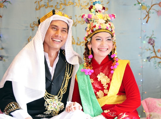 Nụ cười hạnh phúc của đôi vợ chồng trẻ