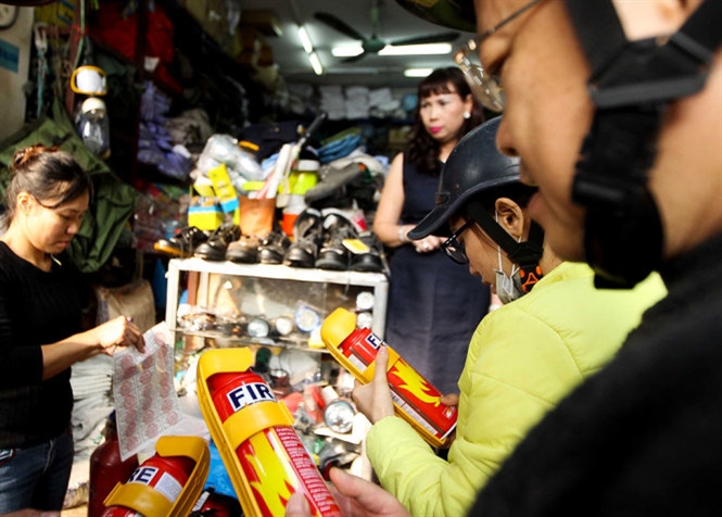 CHỚ MUA BÌNH CỨU HỎA ĐỂ ĐỐI PHÓ