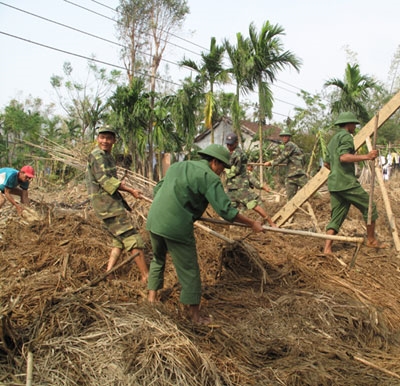 Sát cánh cùng nhân dân khắc phục hậu quả thiên tai