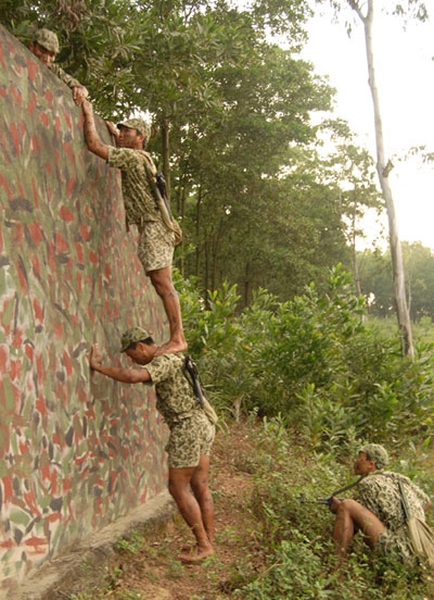 Gian khổ quanh năm, dụng binh một giờ