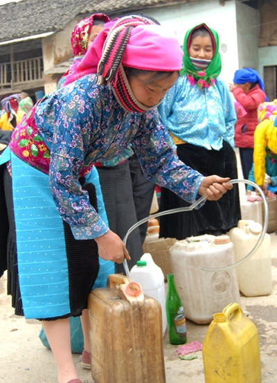 Chuyện bán, mua “đặc sản” rượu đều dành cho phụ nữ.