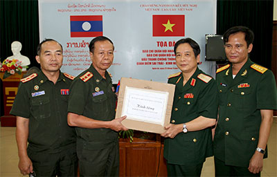 Ngòi bút “xiều” buộc chỉ