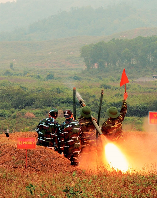 Khẩu đội tên lửa A-72 thuộc Lữ đoàn 241 (Quân đoàn 1) thực hành bắn đuổi mục tiêu máy bay.