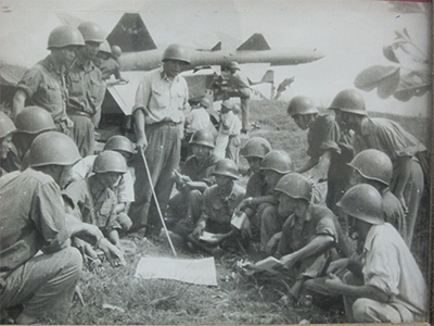 10 năm và 12 ngày