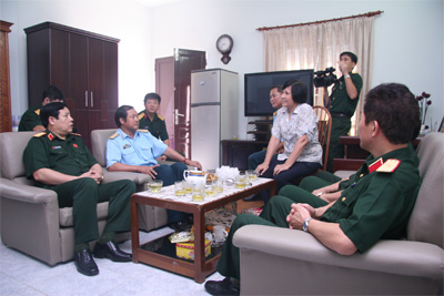 Khi anh vắng, bàn tay em biết nhớ