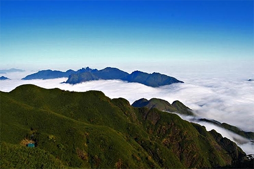 Chỉ khi vượt lên độ cao 2.800m mới thấy được cái bao la rộng lớn của thiên nhiên.