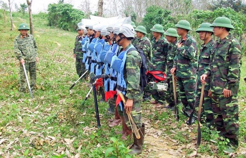 Cùng với việc đảm bảo trang thiết bị, cơ quan công binh các cấp luôn chú trọng huấn luyện, tập huấn nâng cao kỹ năng xử lý, rà phá bom, mìn, vật nổ cho các lực lượng, qua đó góp phần giảm thiểu rủi ro khi thực hiện nhiệm vụ.