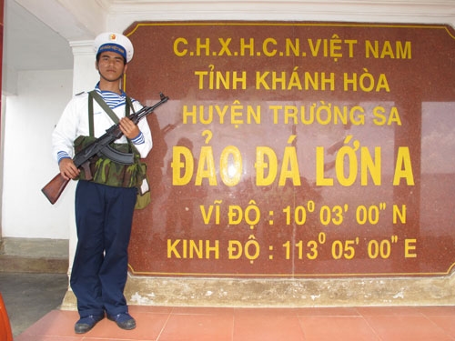 Cán bộ, chiến sĩ đảo Đá Lớn A luôn chắc tay súng, giữ vững chủ quyền biển đảo Tổ quốc.