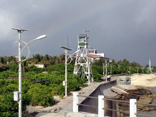 Màu xanh của cây, quạt gió và điện năng lượng mặt trời tại Đảo Nam Yết.