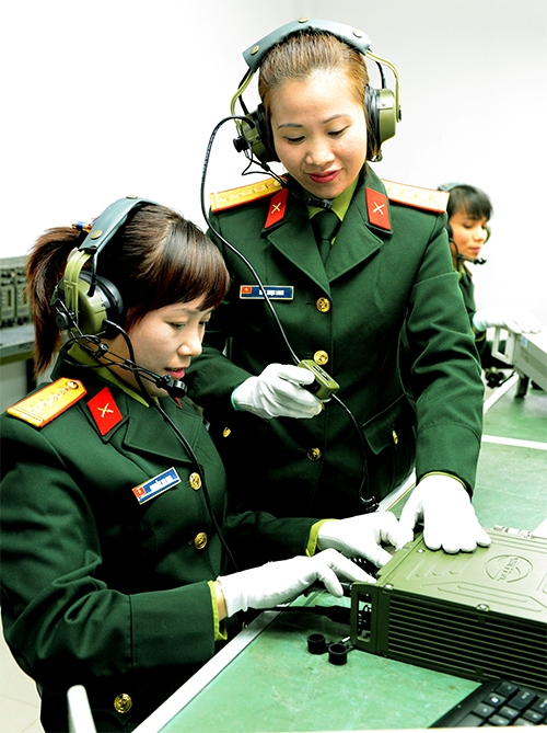 Kiểm tra chất lượng sản phẩm ở Công ty Thông tin M1, thuộc Tập đoàn Viễn thông Quân đội.