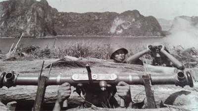 Trận địa còn đây...