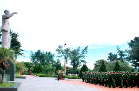 Tuyến đảo xanh cùng áo lính