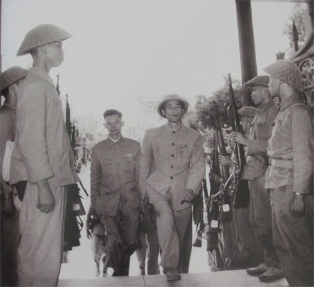 Tướng Vương Thừa Vũ trong ngày hội chiến thắng