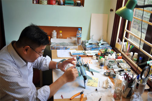 Người mê mô hình quân sự tự chế