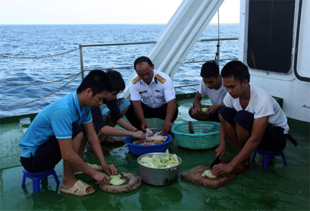 Người anh tận tụy trên Tàu 571