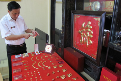 Ở nơi lấp lánh huân chương