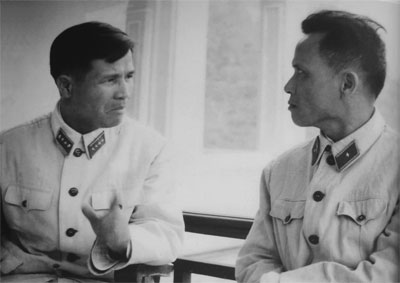 Chuyện ít biết về câu nói “Nắm thắt lưng địch mà đánh”