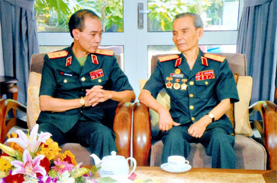 Nhà có hai vị tướng!