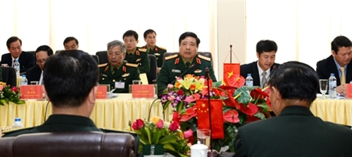 Hai Bộ trưởng hội đàm.