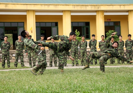 Màn trình diễn võ thuật của Bộ đội Đặc công M13.