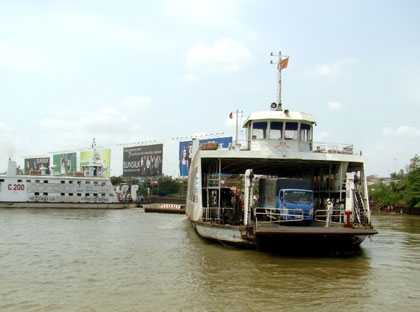 “Con phà sông Hậu” đang “gánh” những chuyến cuối cùng.