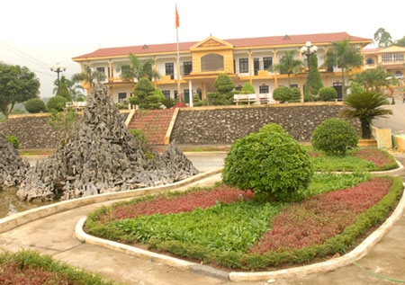 Khuôn viên trước sở chỉ huy khang trang, sạch đẹp