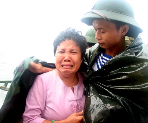 Xúc động mẹ gặp con