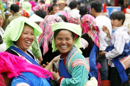 Niềm vui gặp nhau ở phiên chợ