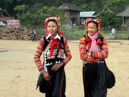 Thiếu nữ Hà Nhì xinh tươi ở ngã ba biên giới Sín Thầu-Mường Nhé-Điện Biên