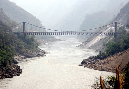 Cây cầu treo Hang Tôm sắp đi vào lịch sử khi chìm trong lòng hồ thủy điện Sơn La kết thúc niềm tự hào hơn 30 năm của người dân Lai Châu