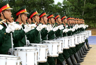 Khối Quân nhạc với dàn trống đặc trưng.